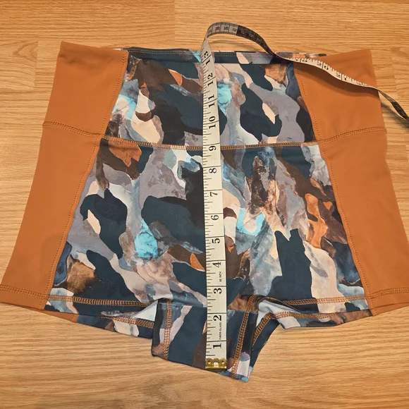 FABLETICS Swim Shorts - Picture 8 of 10